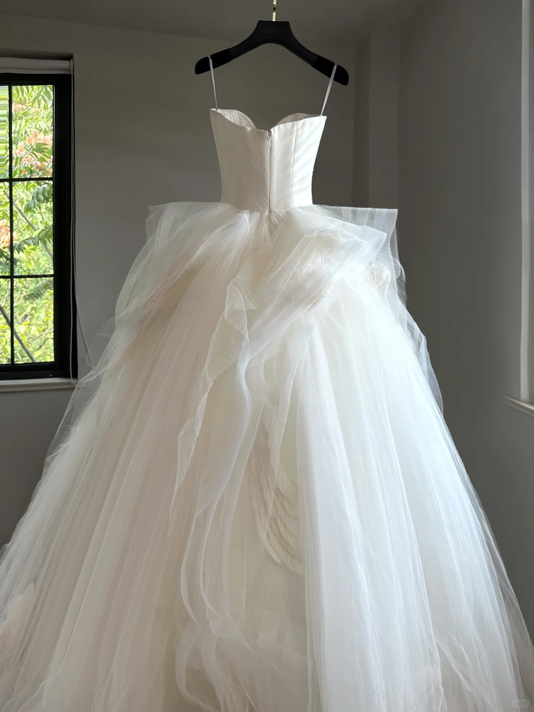 Ethereal Wedding Dress Ball Gown Sweetheart Tulle White Sleeveless Long Simple Wedding Dresses Bridal Gowns DH2052