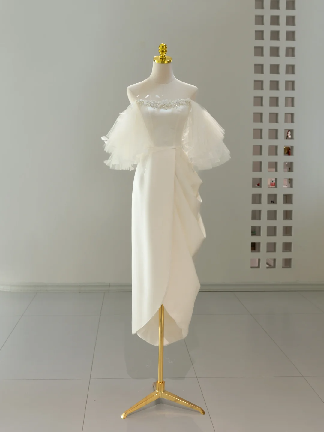 Unique Wedding Dress A line Off The Shoulder Satin White Long Wedding Dresses Bridal Gowns DH2058