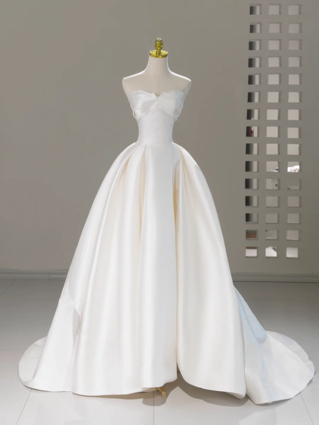 Timeless Bridal Dress Ball Gown Sweetheart Satin White Long Wedding Dress Boho Wedding Dresses Modest Wedding Gowns DH2059