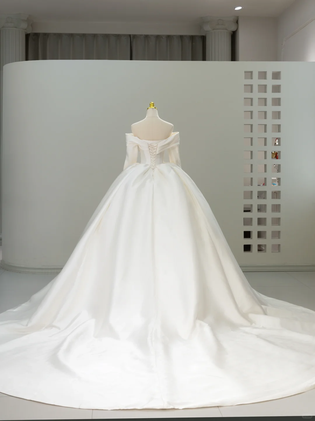 Unique Wedding Dress Ball Gown Off The Shoulder Satin Long Sleeves Wedding Dresses Bridal Gowns DH2068