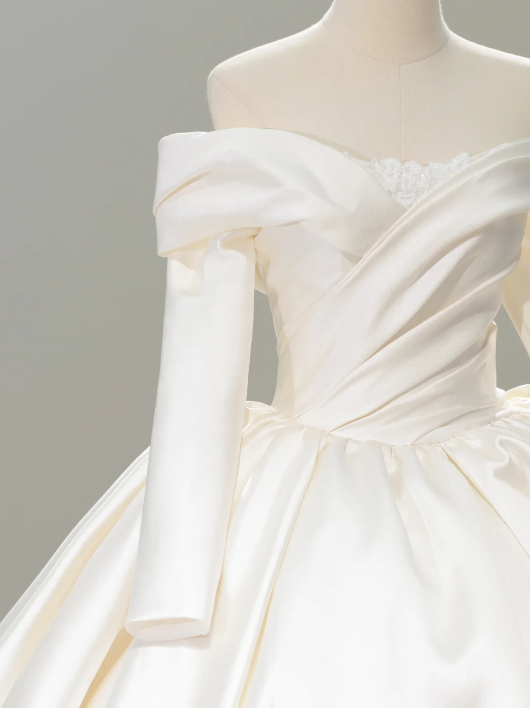 Unique Wedding Dress Ball Gown Off The Shoulder Satin Long Sleeves Wedding Dresses Bridal Gowns DH2068