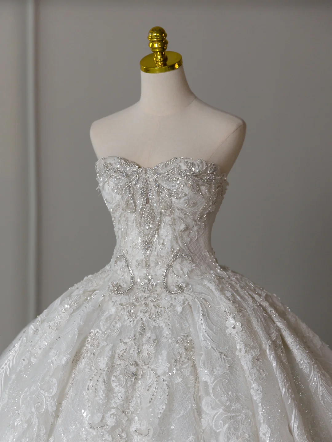 Timeless Bridal Dress Ball Gown Sweetheart Lace White Long Wedding Dress Long Wedding Dresses Modest Wedding Gowns DH2076