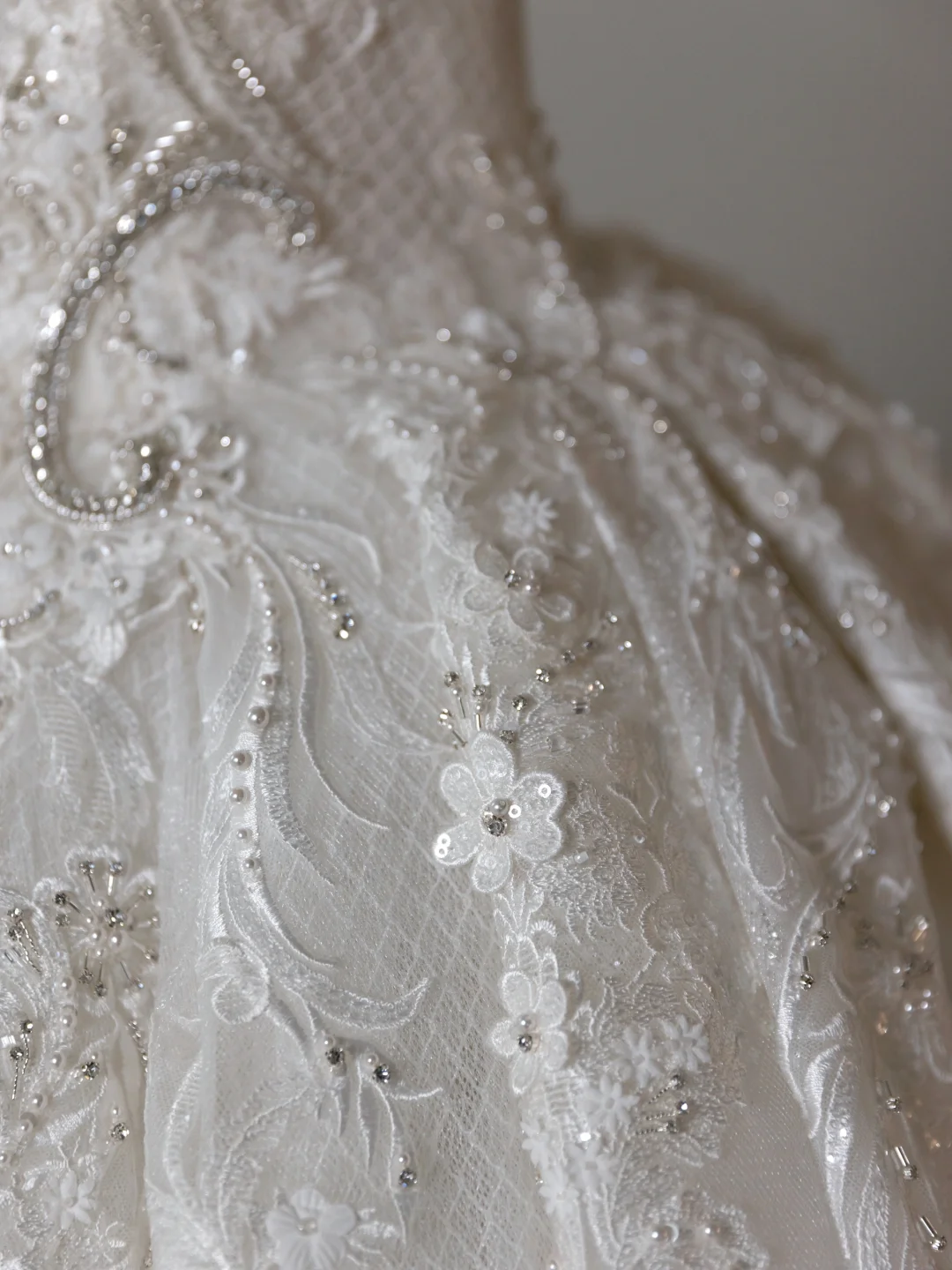 Timeless Bridal Dress Ball Gown Sweetheart Lace White Long Wedding Dress Long Wedding Dresses Modest Wedding Gowns DH2076