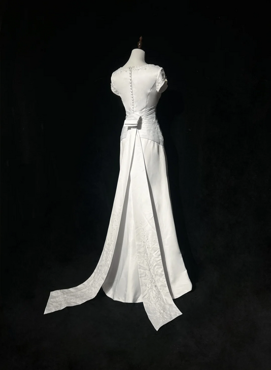 Vintage Bridal Dress A Line V Neck White Beads Satin Long Wedding Dress Retro Wedding Dresses Modest Wedding Gowns DH2653