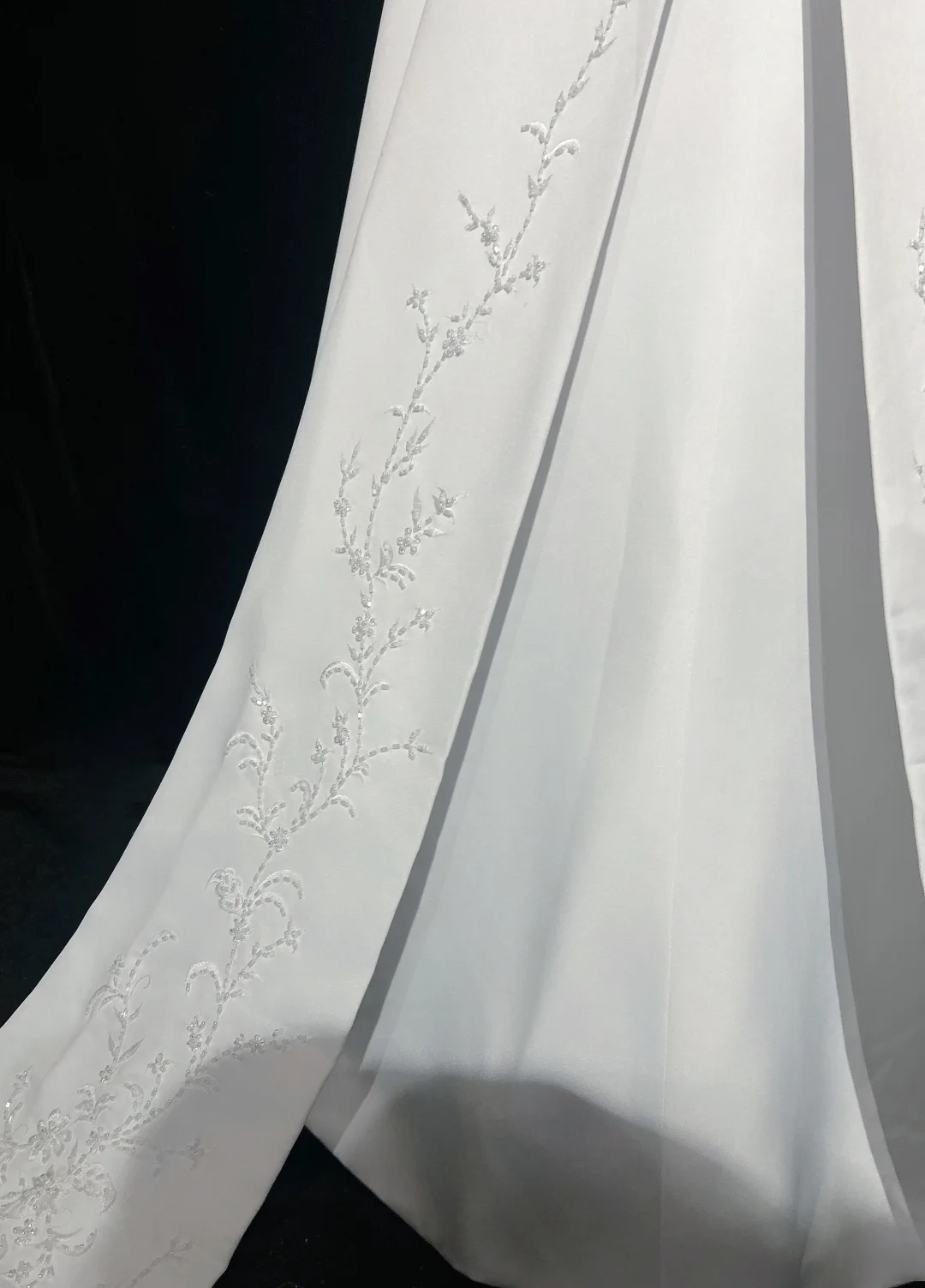 Vintage Bridal Dress A Line V Neck White Beads Satin Long Wedding Dress Retro Wedding Dresses Modest Wedding Gowns DH2653