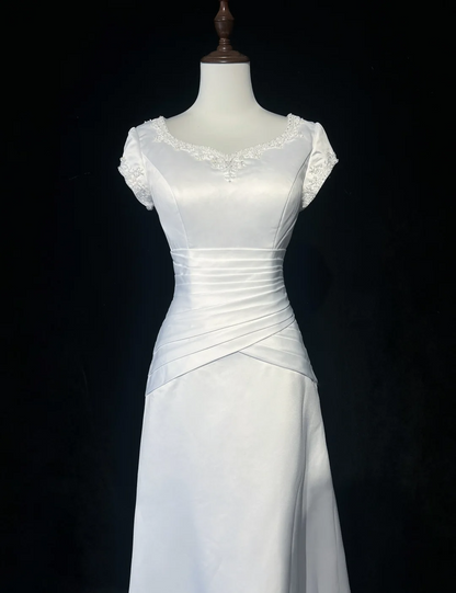 Vintage Bridal Dress A Line V Neck White Beads Satin Long Wedding Dress Retro Wedding Dresses Modest Wedding Gowns DH2653
