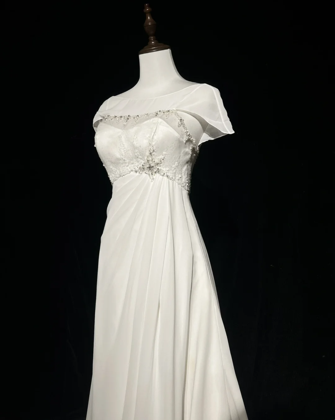Vintage Bridal Dress A Line Scoop Short Sleeves White Silver Beads Long Wedding Dress Retro Wedding Dresses Modest Wedding Gowns DH2659