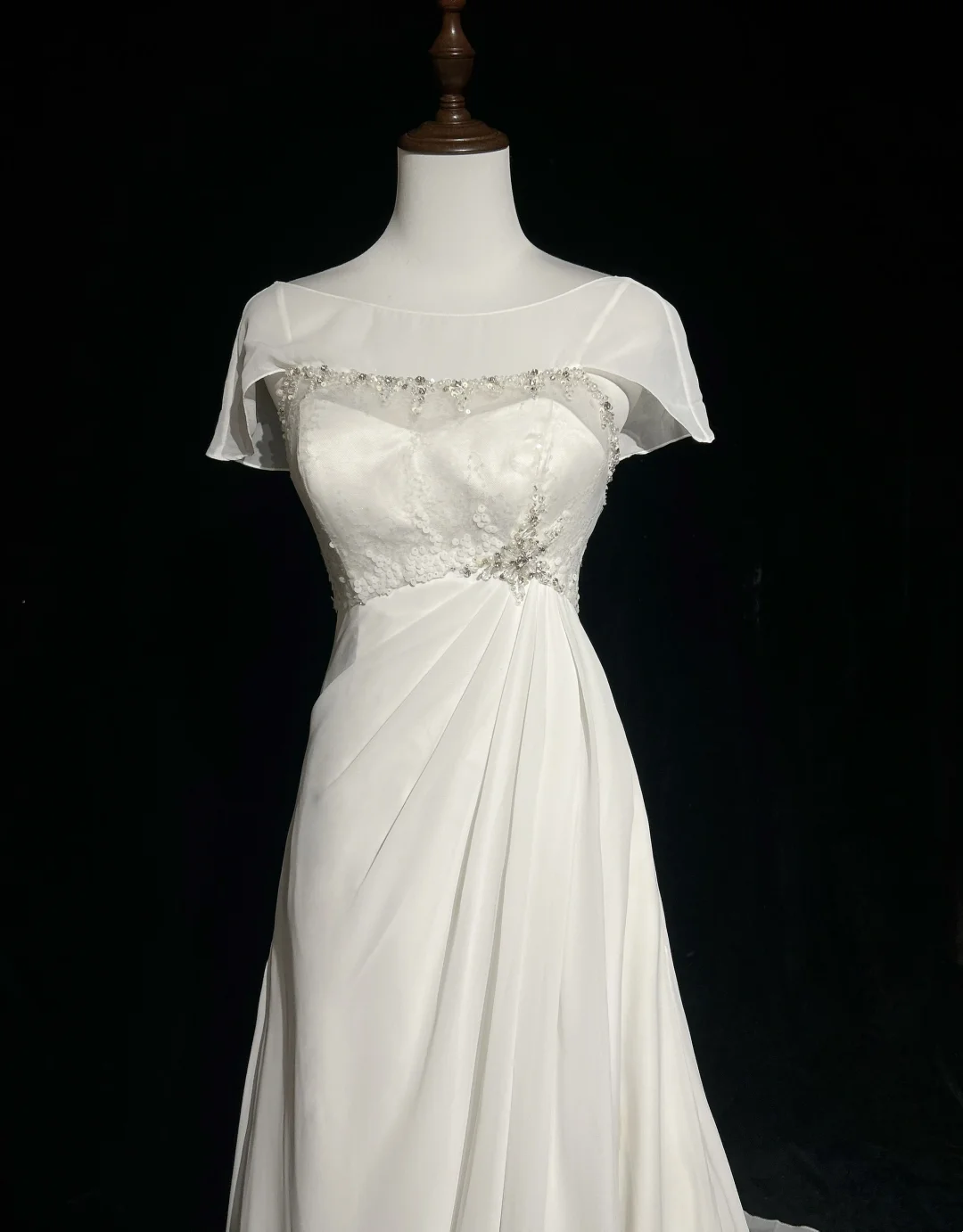 Vintage Bridal Dress A Line Scoop Short Sleeves White Silver Beads Long Wedding Dress Retro Wedding Dresses Modest Wedding Gowns DH2659