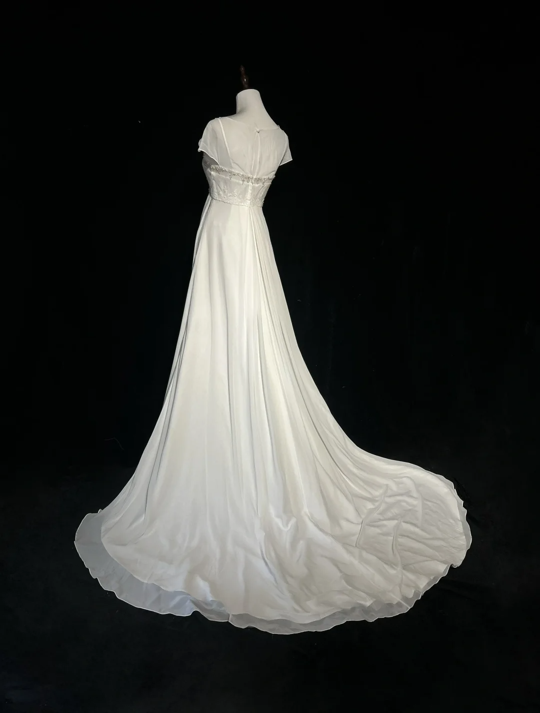 Vintage Bridal Dress A Line Scoop Short Sleeves White Silver Beads Long Wedding Dress Retro Wedding Dresses Modest Wedding Gowns DH2659