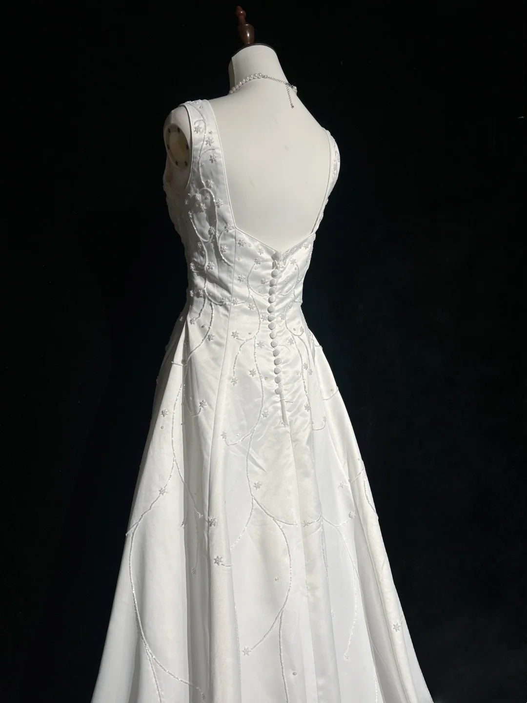 Vintage Bridal Dress A Line Square Neck Satin White Beads Long Wedding Dress Retro Wedding Dresses Modest Wedding Gowns DH2661