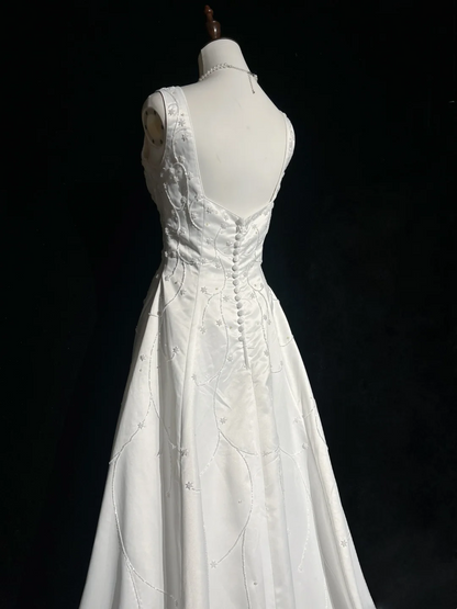 Vintage Bridal Dress A Line Square Neck Satin White Beads Long Wedding Dress Retro Wedding Dresses Modest Wedding Gowns DH2661