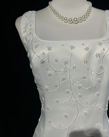 Vintage Bridal Dress A Line Square Neck Satin White Beads Long Wedding Dress Retro Wedding Dresses Modest Wedding Gowns DH2661