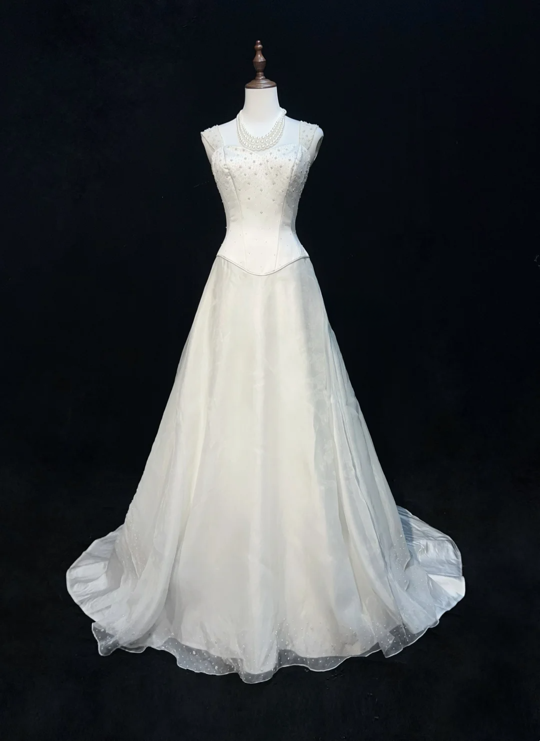 Princess Bridal Dress A Line Sweetheart Neck Satin White Beads Long Wedding Dress Retro Wedding Dresses Modest Wedding Gowns DH2664