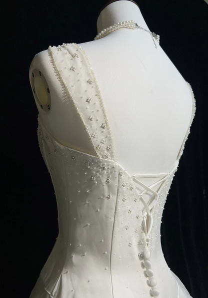 Princess Bridal Dress A Line Sweetheart Neck Satin White Beads Long Wedding Dress Retro Wedding Dresses Modest Wedding Gowns DH2664