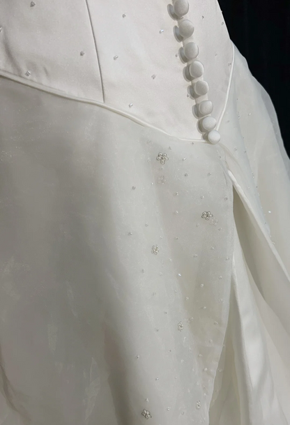 Princess Bridal Dress A Line Sweetheart Neck Satin White Beads Long Wedding Dress Retro Wedding Dresses Modest Wedding Gowns DH2664