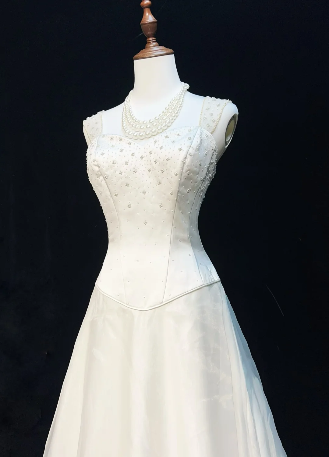 Princess Bridal Dress A Line Sweetheart Neck Satin White Beads Long Wedding Dress Retro Wedding Dresses Modest Wedding Gowns DH2664