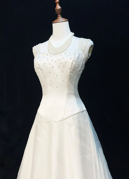 Princess Bridal Dress A Line Sweetheart Neck Satin White Beads Long Wedding Dress Retro Wedding Dresses Modest Wedding Gowns DH2664