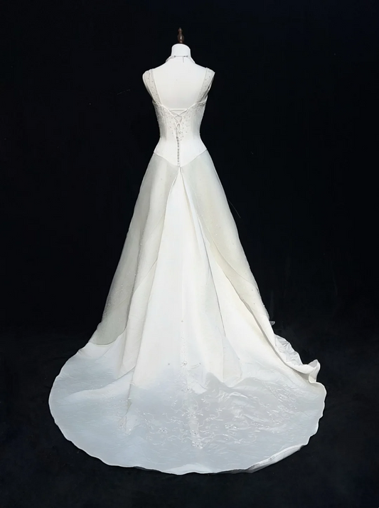 Princess Bridal Dress A Line Sweetheart Neck Satin White Beads Long Wedding Dress Retro Wedding Dresses Modest Wedding Gowns DH2664