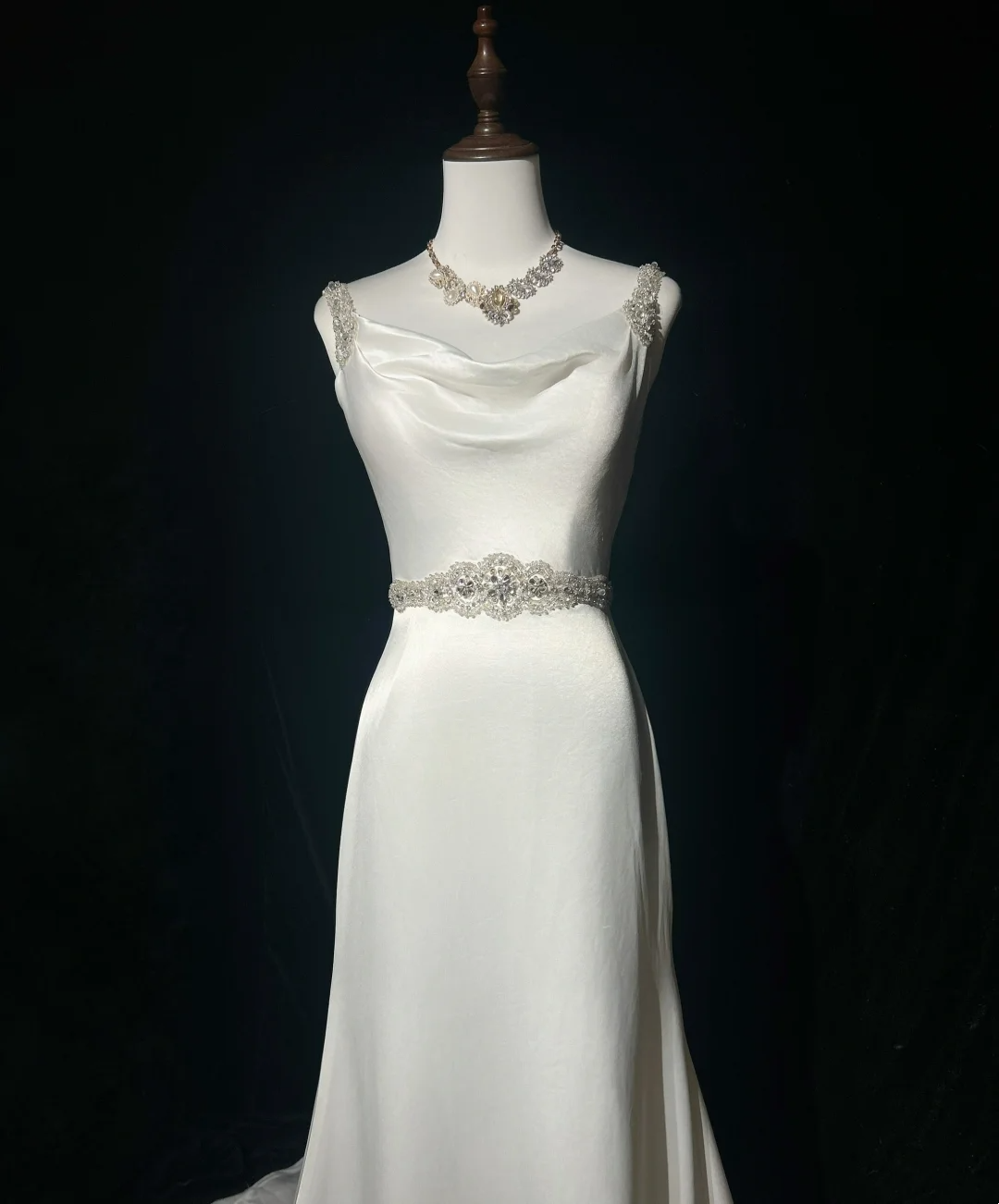 Princess Bridal Dress Mermaid Spaghetti Straps Satin White Beads Long Wedding Dress Retro Wedding Dresses Modest Wedding Gowns DH2665