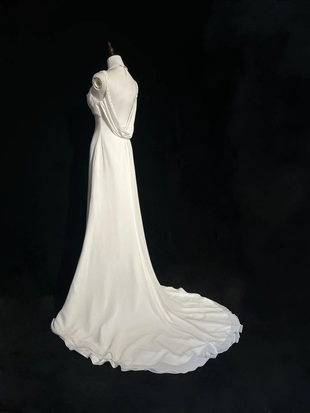 Vintage Bridal Dress Mermaid Spaghetti Straps Backless Chiffon White Beads Long Wedding Dress Retro Wedding Dresses Modest Wedding Gowns DH2669