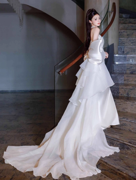 Unique Strapless Sheath Satin Train Wedding Dress Glamour Embroidery Bridal Gown DH2686