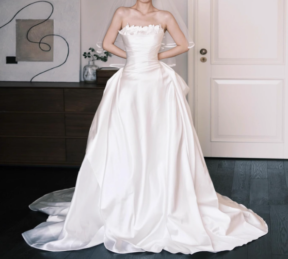 Stunning Strapless Long Ball Gowns Satin Floor-length Wedding Dress Simple Bridal Gown DH2687