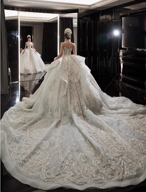 Sparkly Beaded Wedding Dresses Tulle Strapless Ball Gown Elegant White Bridal Dress Stunning Bridal Gowns DH2726