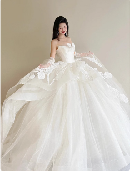 Modest White Strapless Wedding Dresses Tulle Applique Ball Gown Elegant Bridal Dress Stunning Bridal Gowns DH2727