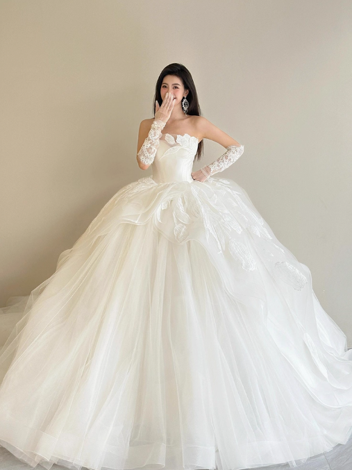 Modest White Strapless Wedding Dresses Tulle Applique Ball Gown Elegant Bridal Dress Stunning Bridal Gowns DH2727