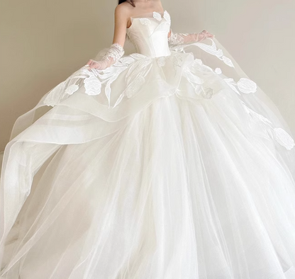 Modest White Strapless Wedding Dresses Tulle Applique Ball Gown Elegant Bridal Dress Stunning Bridal Gowns DH2727
