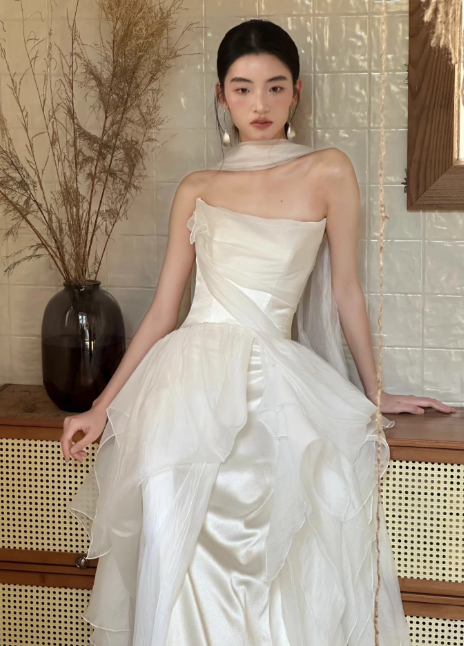 Timeless Strapless Sheath Satin Wedding Dress Elegant White Bridal Dress DP2969