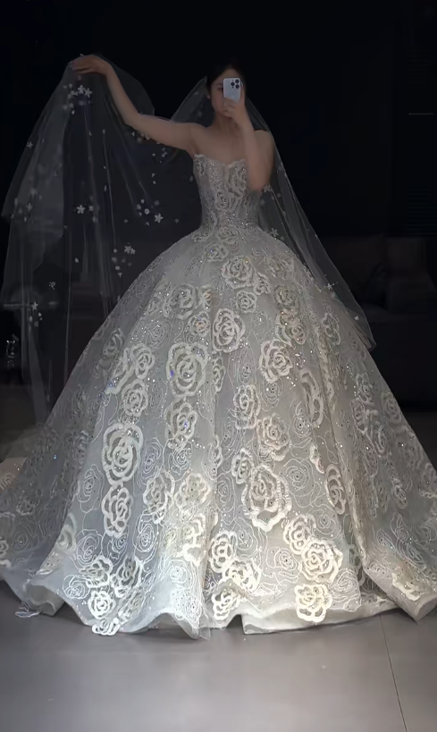 Timeless Sweetheart Neck Ball Gown Tulle Applique Wedding Dress, White Bridal Gowns DP03047