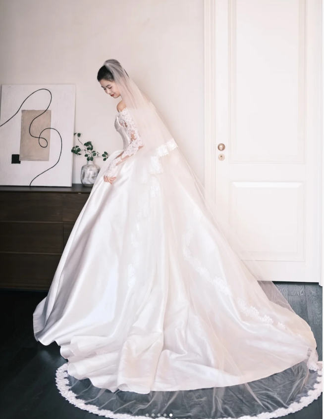 Timeless Strapless Ball Gown Satin Wedding Dress, White Bridal Gowns DP03050