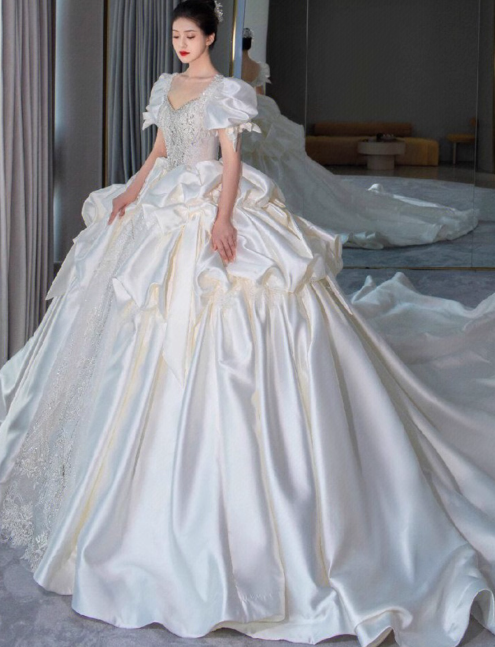 Princess Bridal Dress Ball Gown V-Neck Satin White Beads Long Wedding Dress Modest  Bridal Gowns DP2767