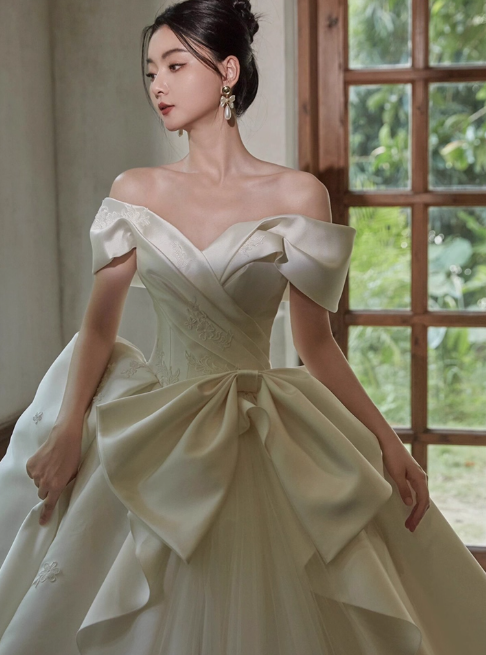 Modest Ball Gown Off-the-shoulder Bridal Dress White Satin Tulle Long Wedding Dress Elegant Lace Applique Bridal Gowns DP2816