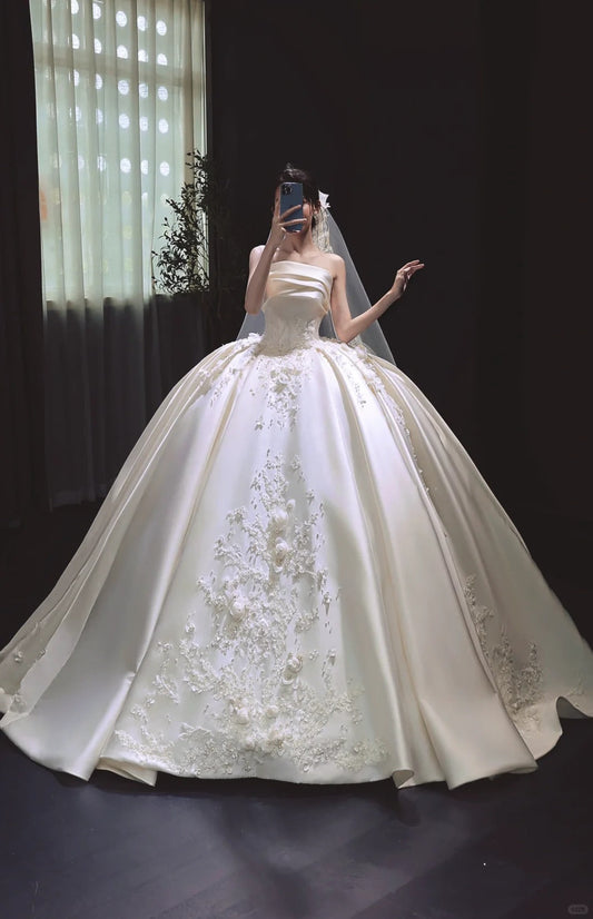 Elegant Strapless White Wedding Dress Applique Ball Gown Satin Modest Long Bridal Gowns DP2864