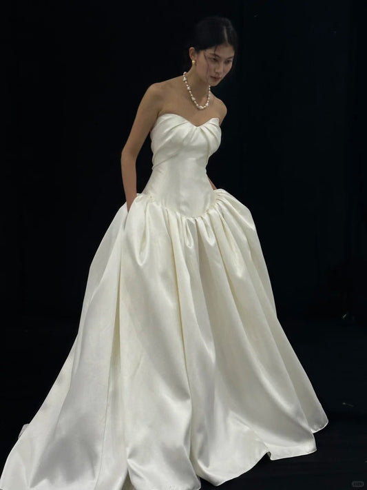 Timeless White Ball Gown Sweetheart Neck Wedding Dress Satin Elegant Bridal Gown DP2887