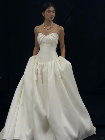 Timeless White Ball Gown Sweetheart Neck Wedding Dress Satin Elegant Bridal Gown DP2887