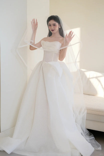 Timeless White Ball Gown Strapless Wedding Dress Tulle  Elegant Bridal Gown DP2888