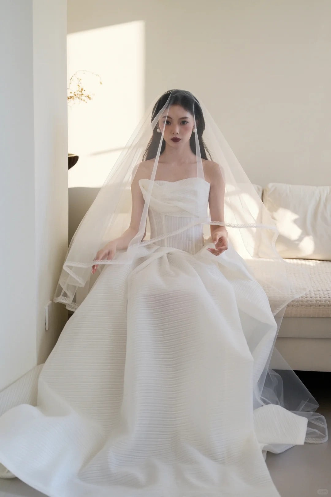 Timeless White Ball Gown Strapless Wedding Dress Tulle  Elegant Bridal Gown DP2888