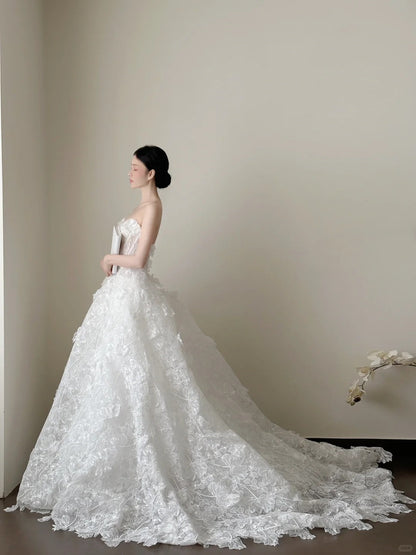 Timeless White Ball Gown Strapless Lace Applique Wedding Dress Elegant Bridal Gown DP2890
