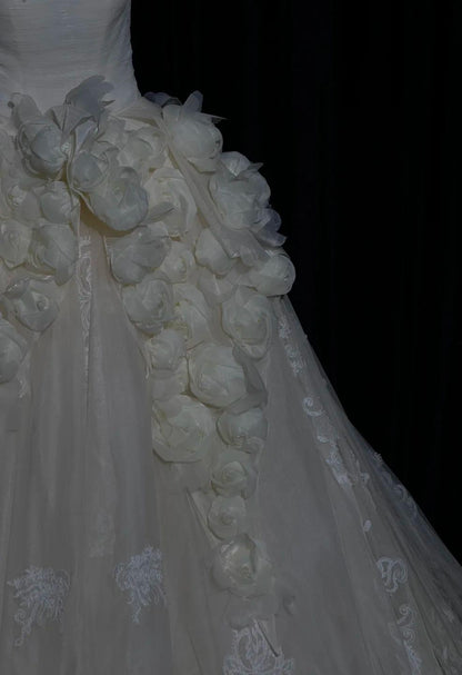 Elegant Strapless Ball Gown Tulle Lace Wedding Dress Timeless Applique Bridal Gown DP2915