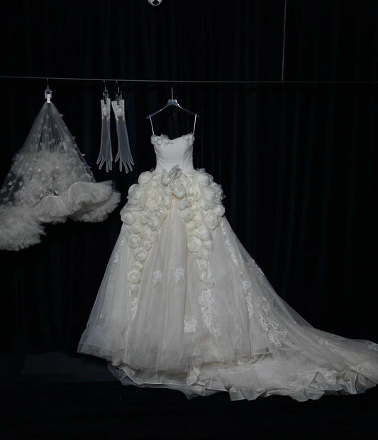 Elegant Strapless Ball Gown Tulle Lace Wedding Dress Timeless Applique Bridal Gown DP2915