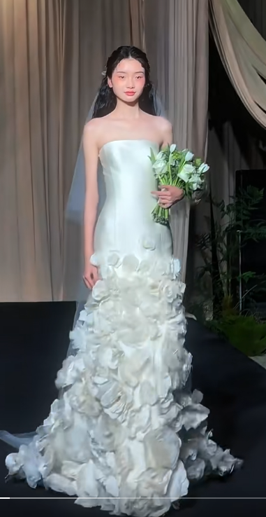 Elegant Strapless Sheath Long Luxury Wedding Dresses Satin Applique Bridal Dresses DP2976