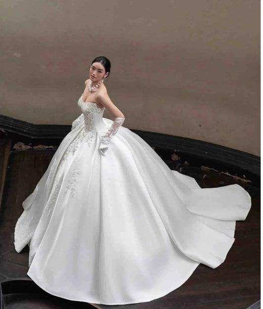 Modest Strapless Luxury Wedding Dresses White Ball Gown Satin Applique Train Bridal Gowns DP2985