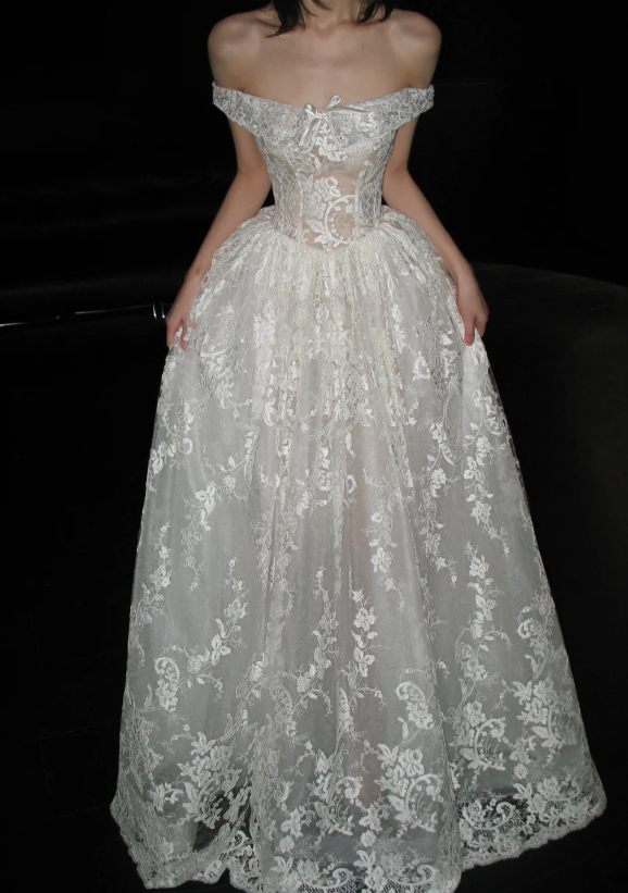 Timeless Strapless Ball Gown Lace Appliques Luxury Wedding Dress, White Bridal Gowns DP3077
