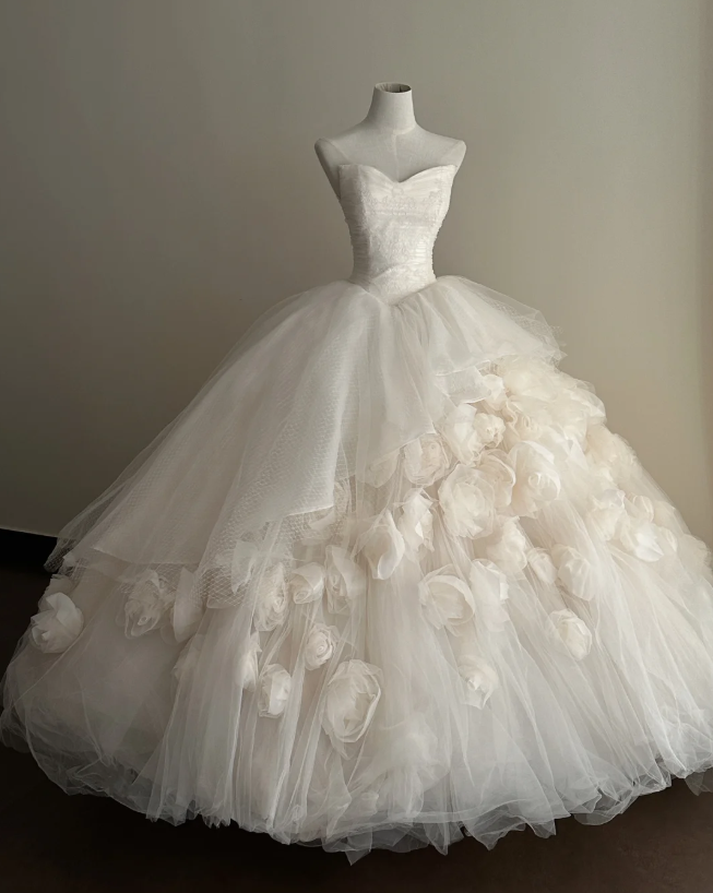 Timeless Strapless Ball Gown Tulle Flower Wedding Dresses, Ivory Bridal Gowns DP3182