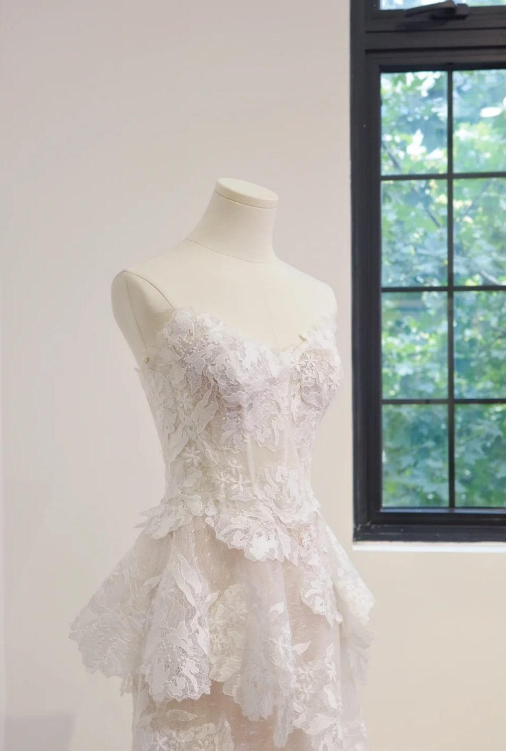 Modest Sweetheart Neck Sheath Wedding Dresses Lace Applique Ivory Bridal Gowns DP3225