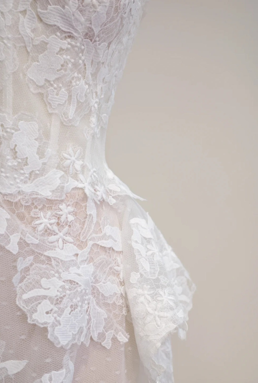 Modest Sweetheart Neck Sheath Wedding Dresses Lace Applique Ivory Bridal Gowns DP3225