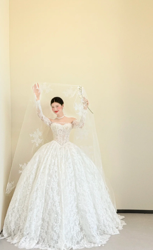 Modest Off-the-shoulder Ball Gown Luxury Wedding Dresses, Lace Applique White Bridal Gowns Long Sleeve Bridal Dresses DP3247